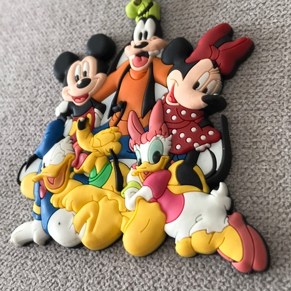 🤖4/$40🤖 Disney Mickey & Friends keychain - Picture 5 of 6
